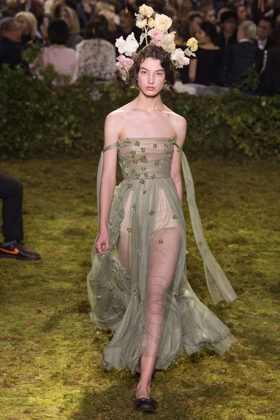 Look 32